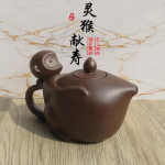 320ml K&auml;sitsi valmistatud Yixingi lilla savist teekannud K&auml;sitsi valmistatud Ahvi pikaealisuse virsiku pott Toormaagi lilla savist teekann Hiina Zisha teeserviis
