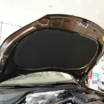 Volkswagen Tiguan 2011-2018 Mootorikatte heli- ja soojusisolatsioonikiht