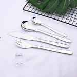 Peegel roostevabast terasest h&otilde;bedased s&ouml;&ouml;giriistad &otilde;htus&ouml;&ouml;gin&otilde;ude komplekt l&auml;&auml;nelikud noad kahvel kohv tee lusikad s&ouml;&ouml;gin&otilde;ud k&ouml;&ouml;gin&otilde;ud