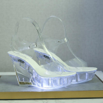 &Ouml;&ouml;klubi K&otilde;rged kontsad Helendavad sandaalid Naiste jalan&otilde;ud Catwalk Pole Dance Kingad Crystal Bottom Sandaalid LFD-1101-18 38 valge