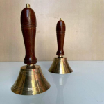 Komplekt 2 graveeritavat messingkella, t&auml;ismessingist koolikell, messingist k&auml;sikell, suurep&auml;rane kingitus pojale, j&otilde;ulukell