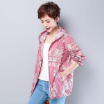 XL-5XL Naiste suvised pikkade varrukatega tr&uuml;kitud &otilde;hukese kapuutsiga p&auml;ikesekaitsejoped Naiste kevads&uuml;gis plusssuuruses lahtised mantlid XXXXXL roosa