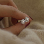 S925 h&otilde;bedased tsirkoonk&otilde;rvar&otilde;ngad: Lihtne, ainulaadne ja k&uuml;lma stiiliga disain, ideaalne naistele, kes otsivad tipptasemel v&auml;limust.