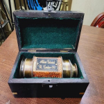 Vanaaegne ALBERT EDWARD LONDON 1841 antiikne messingist teleskoop puidust kastiga merendus