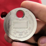 M&otilde;&otilde;tmism&uuml;ndi t&uuml;&uuml;pi 0,6&ndash;2,4 mm ulatusega s&uuml;&uuml;tek&uuml;&uuml;nla m&otilde;&otilde;teriista s&uuml;&uuml;tek&uuml;&uuml;nla vahem&otilde;&otilde;dik