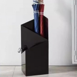 Avaleht Moodne Lihtne Fuajee R&otilde;du &auml;ravoolu vihmavarju alus Hotelli fuajee panipaik Vihmavari Kopp p&otilde;rand must