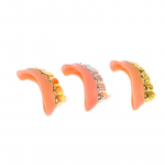 2 tk Halloweeni kost&uuml;&uuml;mid, galvaniseeritud kullast ja h&otilde;bedast valehammastega traksid