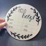 Puidust beebi teatamise silt vasts&uuml;ndinud beebile TERE MAAILM Lilleline disain Beebipeo kingitus Sugu avaldamine Raseduse teade