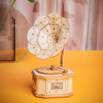 Kolmem&otilde;&otilde;tmeline pusle isetehtud k&auml;sitsi kokkupandud mudelm&auml;nguasi loominguline kaunistus ehituskomplekt 3D puidust pusle