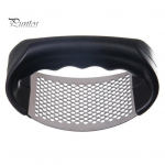 Kasulikud peened augud, mida on lihtne k&auml;sitsi puhastada k&uuml;&uuml;slaugupress Multifunktsionaalne k&auml;eshoitav k&uuml;&uuml;slaugu ingveri viilutaja igap&auml;evane kasutamine must