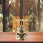 Messingist vastuv&otilde;tukell, elegantne hotellikell, kuldne lauakell, antiikne kodukaunistus,