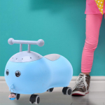 Lastele t&otilde;ukerattaga autos&otilde;it m&auml;nguasjadega. Multifilm P&uuml;hadekingitused Poiss T&uuml;druk Silent Twist sinine