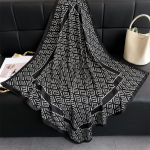 90 * 90 cm Uus Twill Silk Lihtne p&auml;ikesekaitse, soe suur kandiline sall Sall pear&auml;t naistele 90x90cm