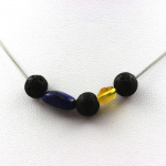 Pierres et Min&eacute;raux. Collier perles Lave 8 mm + Opale jaune d'Australie + Lapis Lazuli du Chaine en acier inoxydable.
