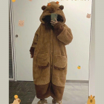 T&auml;iskasvanute Kapibaara Multikas Kigurumi &Uuml;hesosaline Cosplay Kost&uuml;&uuml;m Hommikumantel &Ouml;&ouml;s&auml;rk Pidžaama Halloweeni J&otilde;uludeks Naistele Meestele XS pruun