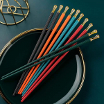 5 paari / komplekt Korea stiilis libisemiskindlad s&ouml;&ouml;gipulgad Tervisliku toidu pulgad sushi jaoks s&ouml;&ouml;gipulgad K&ouml;&ouml;gilauan&otilde;ud T&ouml;&ouml;riistatarvikud