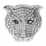 2021. aasta uue auto mootori s&uuml;&uuml;tek&auml;ivitusnupu kate koos teemantk&auml;ivitusl&uuml;liti nupu embleemikatega auto salongi jaoks punane