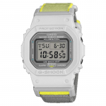 Casio G-SHOCK Meeste Vaik 200M Veekindel P&otilde;rutuskindel Alarmi Kvartsikell DW-5600MNC-7A8 valge