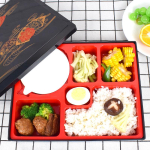 Kuumakindel bento-karp puidust tera tekstuuriga kaanega &auml;ri- ja sushil&otilde;unateks Black Wood Grain Box, Red Inner Tray, White Bowl