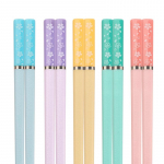 5 paari kommiv&auml;rvi Jaapani s&ouml;&ouml;gipulkade komplekt Cherry Disain Libisemisvastane Korduvkasutatav sushi jaoks S&ouml;&ouml;gipulgad Lauan&otilde;ud K&ouml;&ouml;git&ouml;&ouml;riistad 5 colors