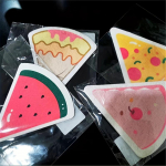 Koomiksitr&uuml;kiga puhastusk&auml;sn, k&uuml;&uuml;rimislapp majapidamises puhastamiseks, n&otilde;udepesuk&auml;sn, esmaklassiline k&ouml;&ouml;gik&auml;sn, vastupidav ja kriimustumata k&auml;snlapp 1pcsRandom Color