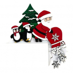 J&otilde;uluukse kate Puhkemaja sisekujundus puidust j&otilde;uluvana lumememme nurgasilt, aknad seinad, meisterdamine j&otilde;ulupeoks Penguin