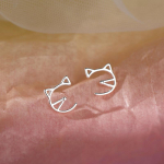 Kassi k&otilde;rvar&otilde;ngad Naissoost Jaapani ja Korea tudengid V&auml;ikesed v&auml;rsked ja armsad &otilde;&otilde;nsad kassipoegade k&otilde;rvar&otilde;ngad Ins Wind h&otilde;be