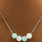 Pierres et Min&eacute;raux. Collier perles Ang&eacute;lite + Pierre de lune 8 mm. Chaine en acier Collier femmes, hommes. Taille personnalisable.