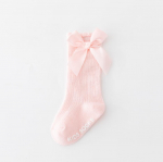 Uued poiste ja t&uuml;drukute &uuml;hev&auml;rvilised triibulised puuvillased Bowknot keskmise toruga sokid koos libisemiskindla mulliga &uuml;laosaga M (1-3 years) roosa