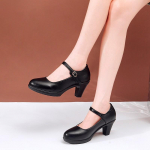 2025 Uus Kevad Naiste Kingad Trend Vabaaja Suured Kingad Naistele Luksuslik Elegantne Nahast Kontsad Naine Zapatos De Mujer 35 must
