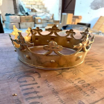 King Crown Brass Plantagenet Crown messingist kinkeese k&auml;sitsi valmistatud keskaegse Halloweeni kost&uuml;&uuml;mi j&otilde;ulukinke