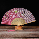 Bambusest kokkupandav ventilaator, roheline naeratusega disain, naiste elegantne tantsuf&auml;nn, ideaalne &otilde;pilaskingitus