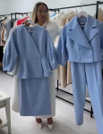 Naiste valge V-kaelusega puhvvarrukatega pluus ja slim fit seelikukomplekt, elegantne kontoririietus XXL