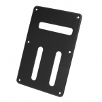 6 auku 3 pesaga elektrikitarri tagaplaat Tremolo vedru&otilde;&otilde;nsusega tagaplaadi vooluringi juhtmestik must