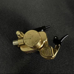 V7R p&ouml;&ouml;rleva t&auml;toveeringu masina &scaron;rapnellmootor v&otilde;imas raam, reguleeritava k&auml;iguga CNC lainerivarjuti jaoks professionaalse kehakunsti t&auml;toveeringu tarvikud kuld