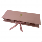 T&uuml;hi kirjakujuline kinkekarp , T&auml;idetav karp, Emadep&auml;eva dekoratiivlill