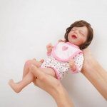 12-tolline riidest minikorpus Reborn Simulation Doll Realistic Sleeping Bebe Vasts&uuml;ndinud nukk K&auml;sitsi valmistatud juurtega juustega naeratavad beebinuku m&auml;nguasjad lastele &uuml;llatuskingitus 12 Inch