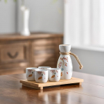 Jaapani stiilis keraamiline sakekomplekt pudeli ja saketopsidega, sobib sooja v&otilde;i k&uuml;lma sake serveerimiseks kodudes v&otilde;i restoranides. Ceramic Sake Set [Type A]