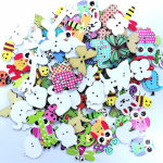 50 tk segatud koomiksiloomadega puidust n&ouml;&ouml;bid 2 auku Scrapbooking k&auml;sit&ouml;&ouml; isetegemine laste r&otilde;ivaste aksessuaarid &otilde;mblemine puidust n&ouml;&ouml;pide kaunistused