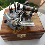 Messingist meresekstant: Kogutav merendusalane astrolaabi instrument M