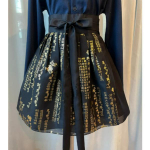 Korea kaasaegne Hanbok L&uuml;hike Korea tekstiga V&ouml;&ouml;seelik - Must kuldse fooliummustriga Total Length 50cm