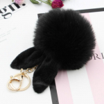 K&uuml;&uuml;liku karusnahast pallikott pl&uuml;&uuml;sist palliga v&otilde;tmehoidja armas j&auml;nesek&otilde;rvad, suurte karvapallide ripats valge