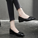 Paksud &uuml;ksikud kingad naiste suvine s&uuml;gis, madala suuga madala kontsaga terava otsaga nahast kingad Punased pehmest nahast mitmek&uuml;lgsed madala otsaga naiste kingad 41 must