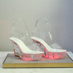 &Ouml;&ouml;klubi K&otilde;rged kontsad Helendavad sandaalid Naiste jalan&otilde;ud Catwalk Pole Dance Kingad Crystal Bottom Sandaalid LFD-1101-18 40