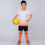 Laste jalgpall Vormiriietus poistele t&uuml;drukutele Noorte Jalgpall Jersey komplekt Kodu L&uuml;hikeste varrukatega L&uuml;hikesed p&uuml;ksid Laste Jalgpall Jersey komplekt Spordir&otilde;ivad 140