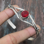 Mosambiigi granaadi kalliskivi k&auml;sitsi valmistatud tahke 925 sterlingh&otilde;bedast manseti ehete k&auml;ev&otilde;ru reguleeritav Adjustable punane