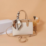 Kvaliteetse tekstuuriga klassikaline &uuml;hev&auml;rviline &otilde;lakott naistele ni&scaron;&scaron;ikott Moekas v&auml;ike kandiline kott valge