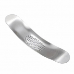 K&uuml;&uuml;slaugupurusti roostevabast terasest k&uuml;&uuml;slaugupressi hakkmasin n&otilde;udepesumasinas pestav k&auml;sitsi kumer k&uuml;&uuml;slaugupurusti hakkija