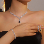 Pruudi ehete kolmeosaline komplekt, luksuslik tipptasemel superv&auml;lkteemantidega kaelakee, k&otilde;rvar&otilde;ngad, k&auml;ev&otilde;ru komplekt, etendusaksessuaarid