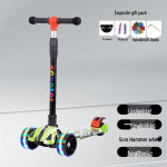 Tutvustame: Kolm-&uuml;hes laste t&otilde;ukeratas kokkupandava disainiga, vilkuvate ratastega, muusika ja tuledega